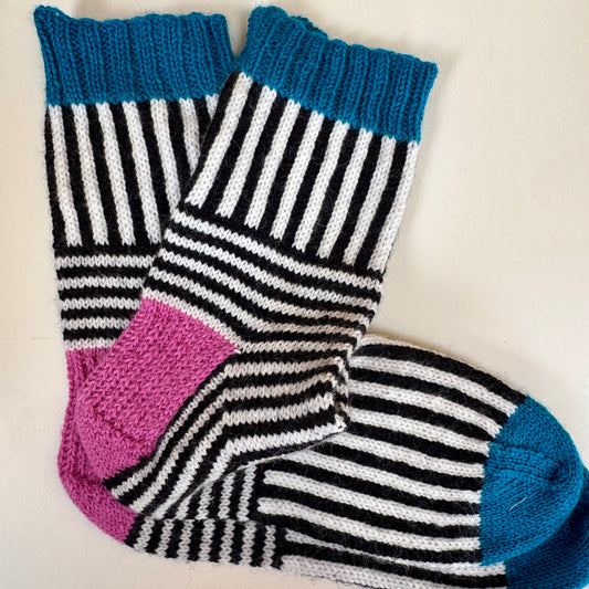 Toon Magpie Socks Kit